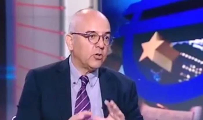 Ατύχημα για τον Μπάμπη Παπαδημητρίου – Έσπασε το χέρι του (εικόνα)